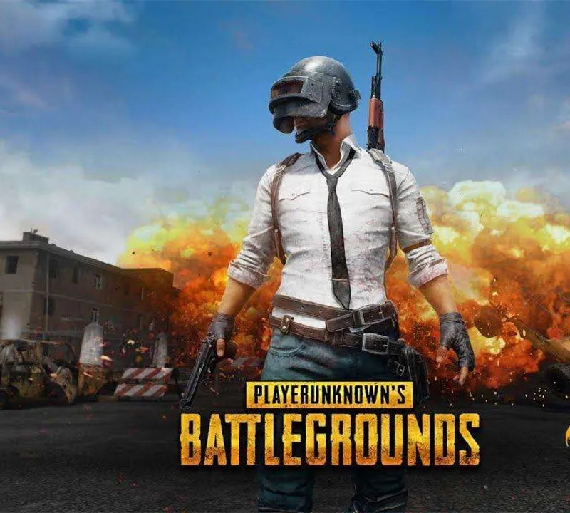 Casco de cosplay metálico oscuro en la cabeza, estilo casco tipo PUBG