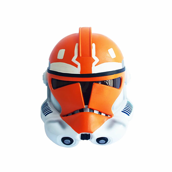 Casco de trooper naranja y blanco con visor negro y detalles en las mejillas