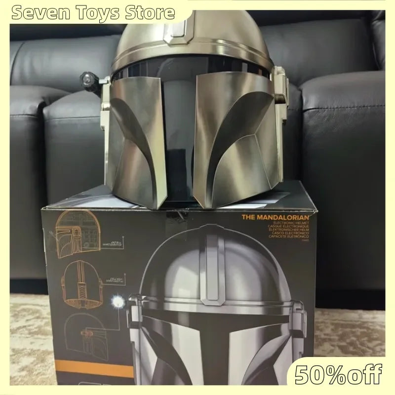 Casco con máscara estilo Bo-Katan Kryze, acabado plateado y panel negro central
