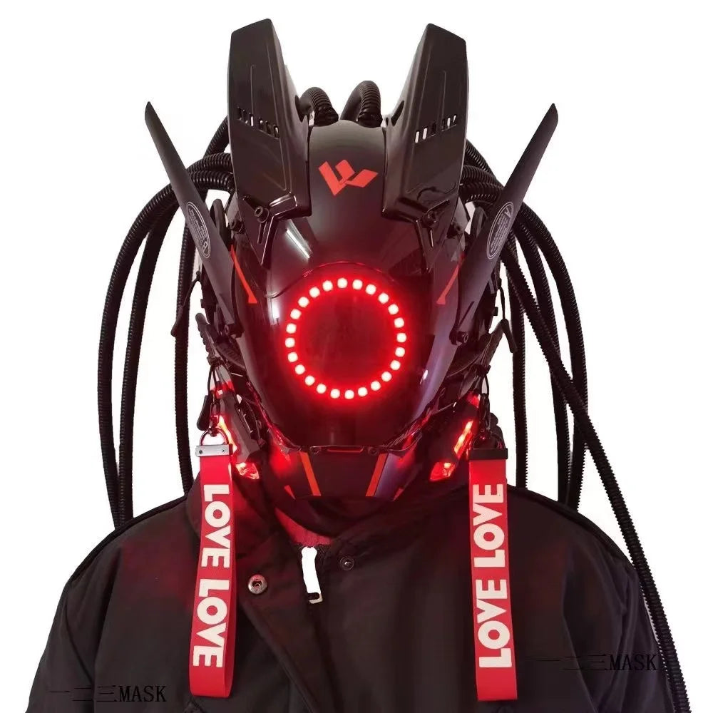 Máscara ciberpunk negra con aro LED rojo y correas rojas con texto LOVE
