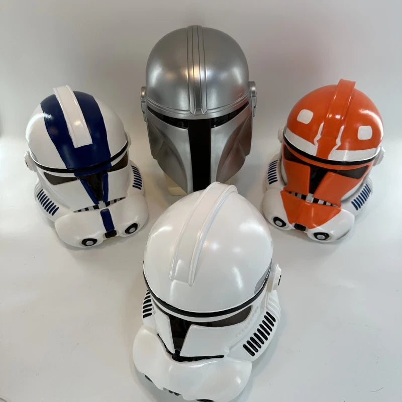 Trío de cascos Mandaloriano: plateado, blanco y naranja, con visera negra y boquillas
