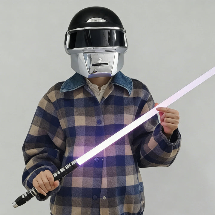 Máscara casco de cosplay full face plateada y negra, con visor espejo y barboquejo