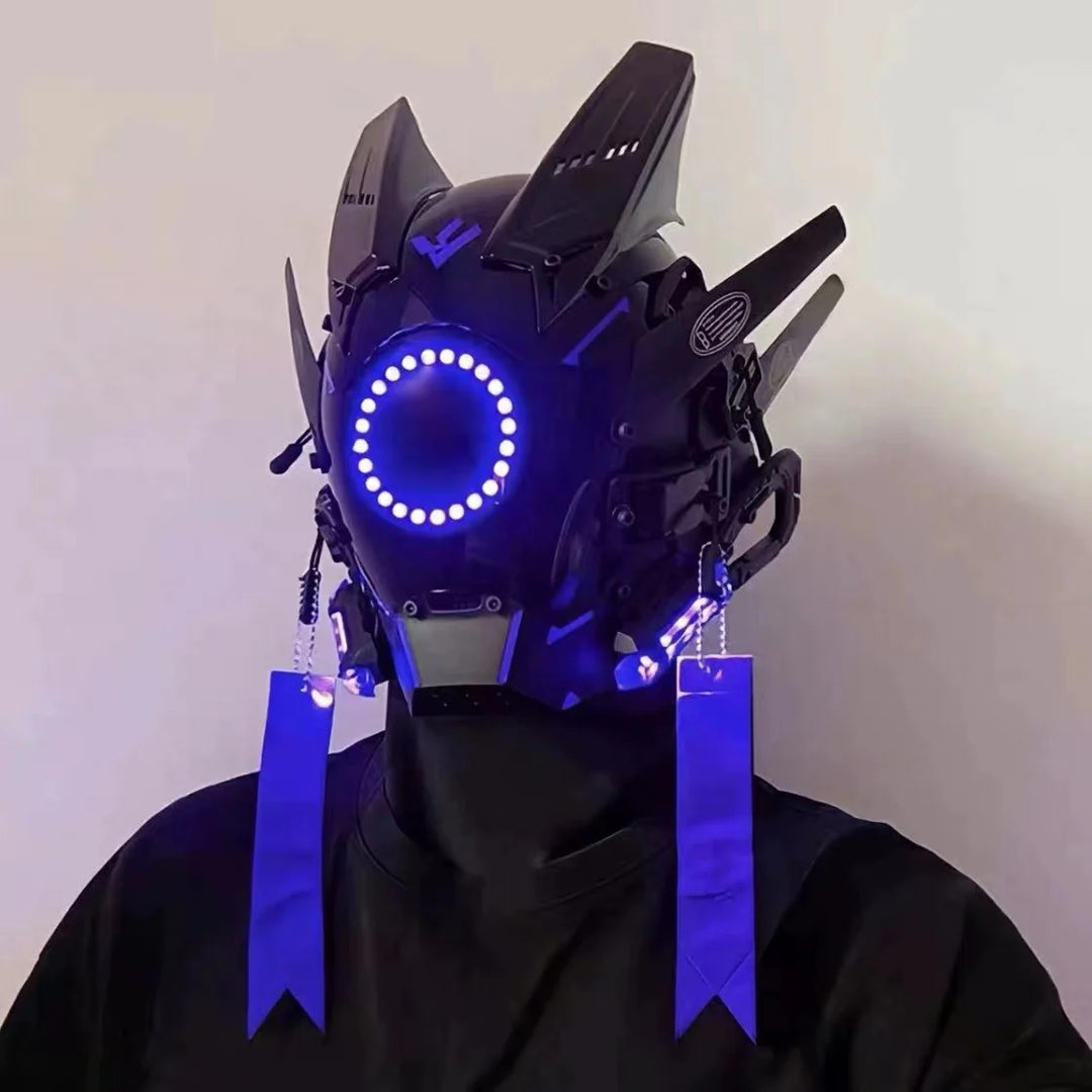 Máscara ciberpunk negra con aro LED azul y luces pequeñas alrededor