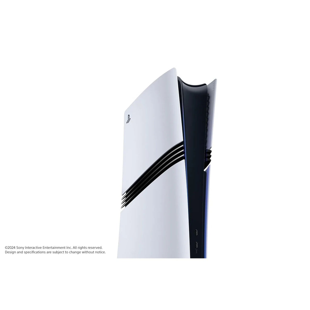 Consola PlayStation 5 Pro blanca con lector de discos y franjas negras, vista lateral.