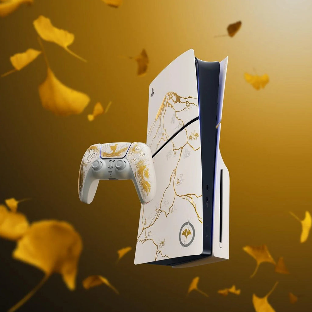 Consola PlayStation 5 Slim blanca con mapa dorado y mando inalámbrico color crema