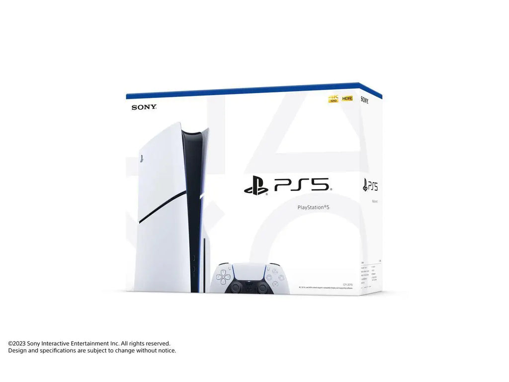 Caja PlayStation 5 Slim blanca con consola y control, logotipos visibles.