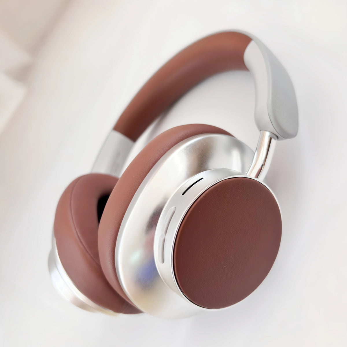 Auriculares Bluetooth supraaurales de TEISCHE con controladores de 40 mm, 40 horas de reproducción, aislamiento de ruido y Bluetooth 5.3: perfectos para música y videojuegos, ajuste cómodo, conectividad inalámbrica y diseño duradero.