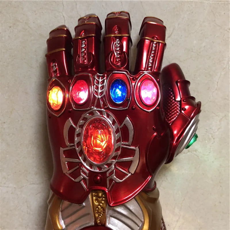 Arma de los Vengadores Superhéroes 1:1, Guantelete de Guerra de Iron Man Thanos, Versión Roja Guantes con luz LED para cosplay, accesorio de figura, regalo para niños