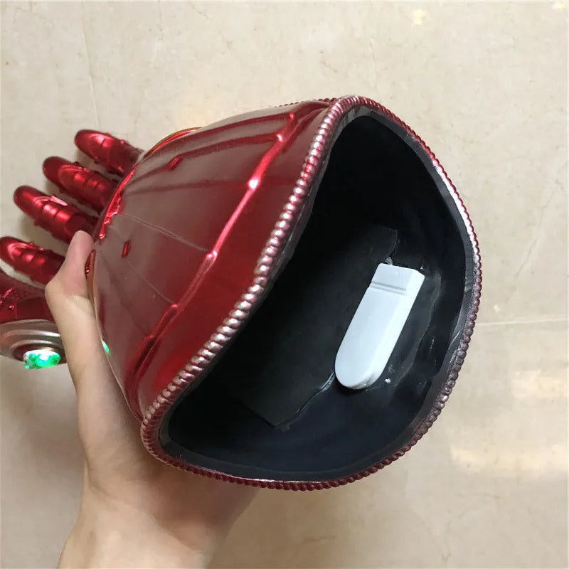 Arma de los Vengadores Superhéroes 1:1, Guantelete de Guerra de Iron Man Thanos, Versión Roja Guantes con luz LED para cosplay, accesorio de figura, regalo para niños