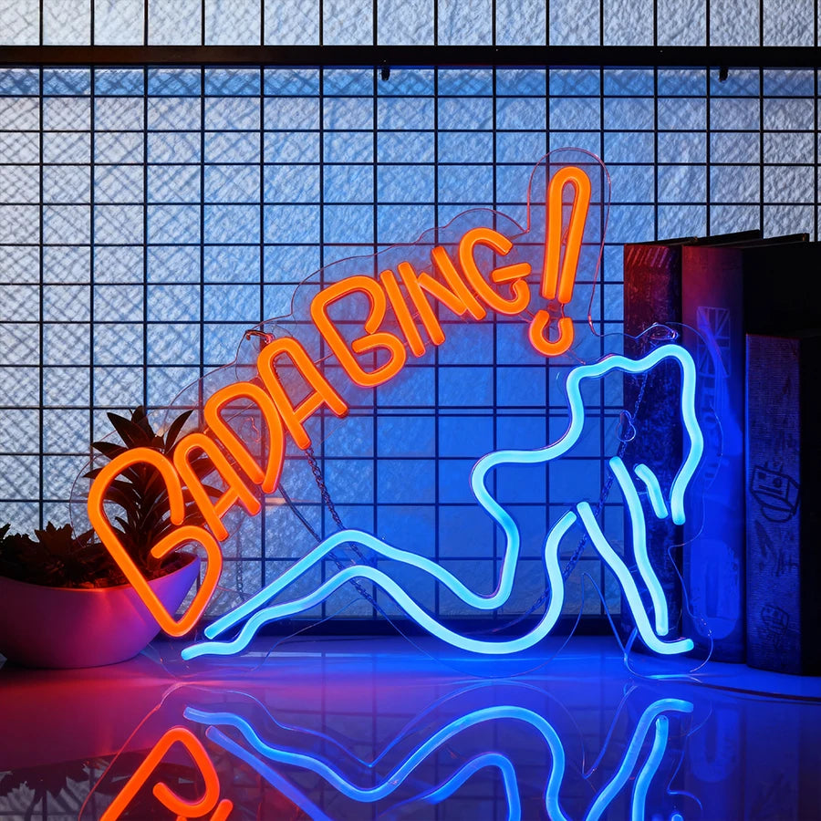 Letrero luminoso de neón USB con texto “Bada Bing!” naranja y azul