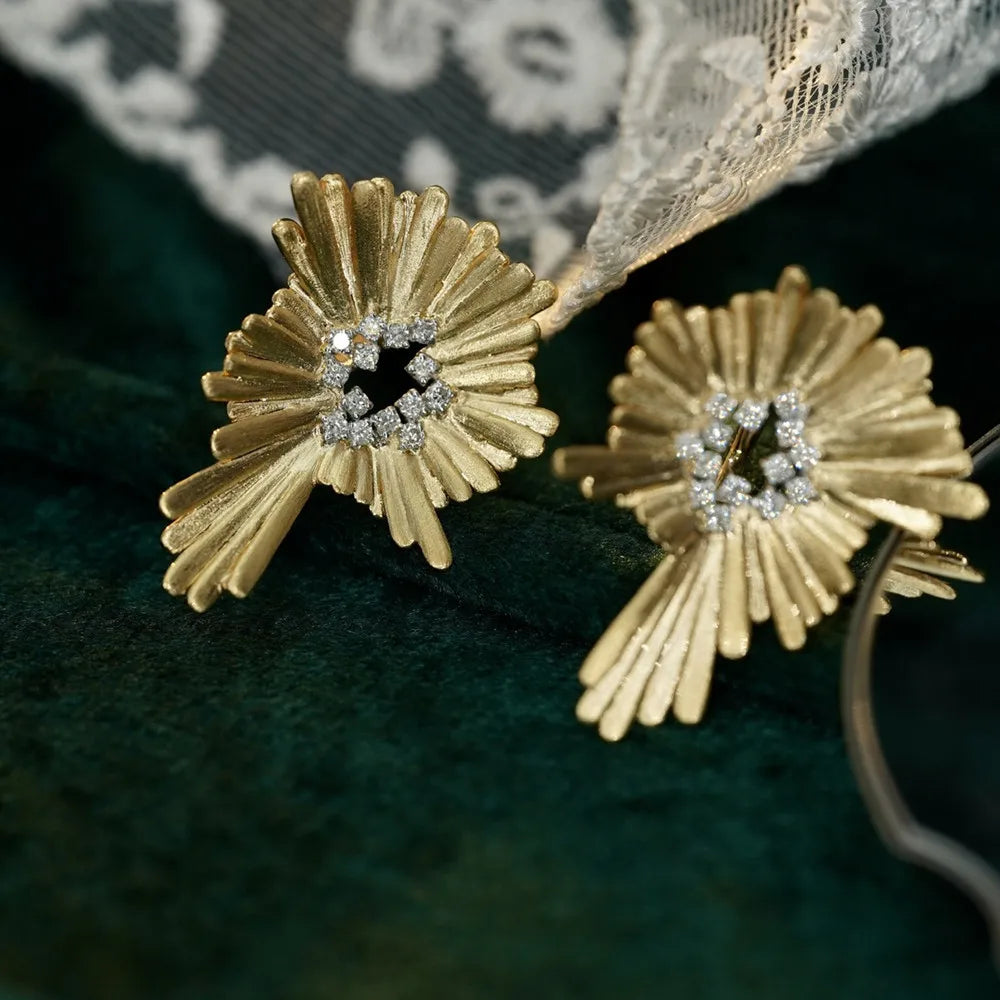 UBESTNICE Popular joyería de oro amarillo sólido Real de 18K AU750 diseño de flor Irregular pendientes de Clip de gota de diamantes naturales para mujer