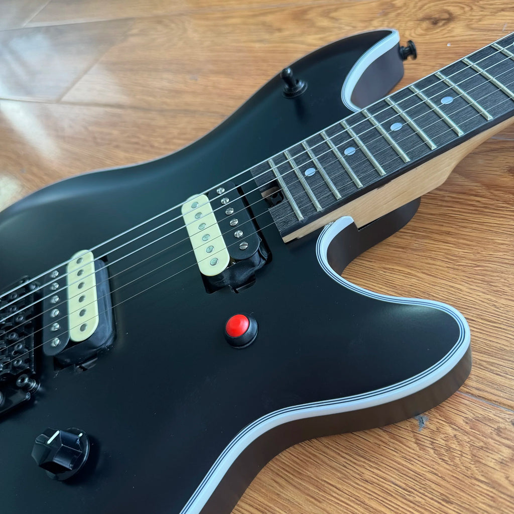 Guitarra eléctrica: acabado mate y negro escarchado, 22 cuerdas, doble sistema de pastillas, doble sistema de trémolo. Envío gratuito.