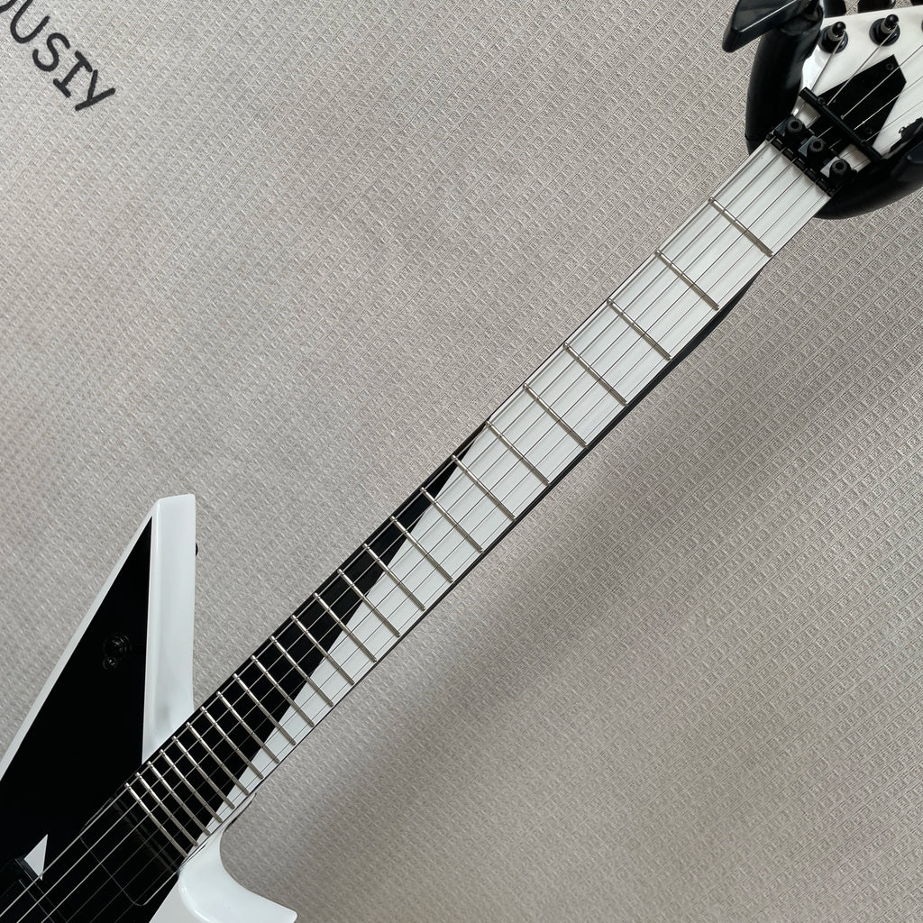 Guitarra eléctrica de 6 cuerdas con acabado en contraste blanco y negro, sistema de trémolo, guitarra con perillas de volumen dobles, una guitarra de estilo único