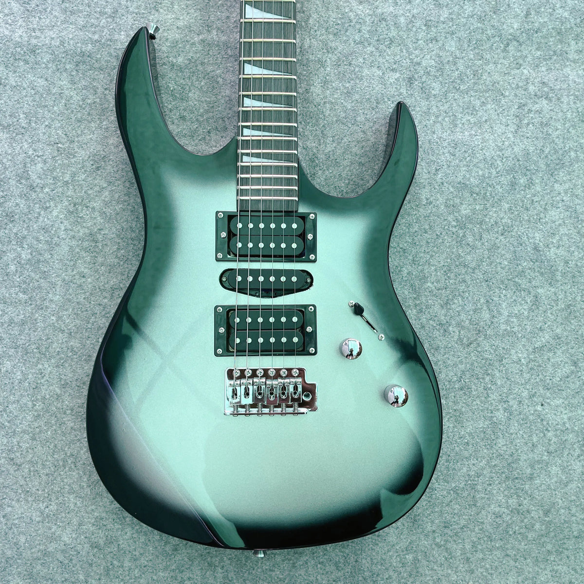 Estilo clásico 170 Guitarra eléctrica Círculo negro Guitarra plateada Práctica de rendimiento profesional