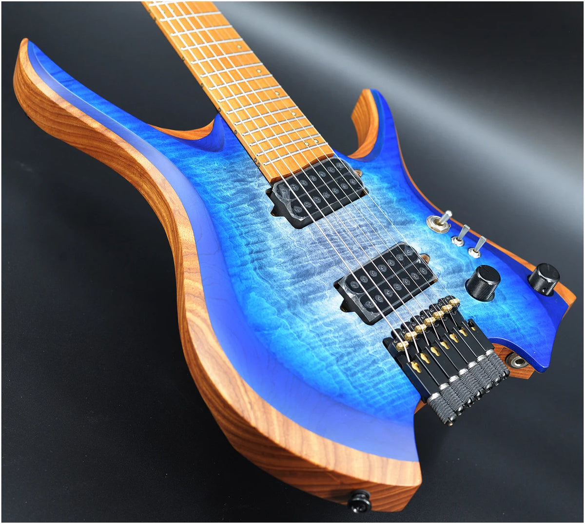 Guitarra eléctrica sin cabeza NK 2026 con trastes en abanico, 7 cuerdas, cuello con unión en cuña, color azul brillante, cuello de wengué, envío gratuito.