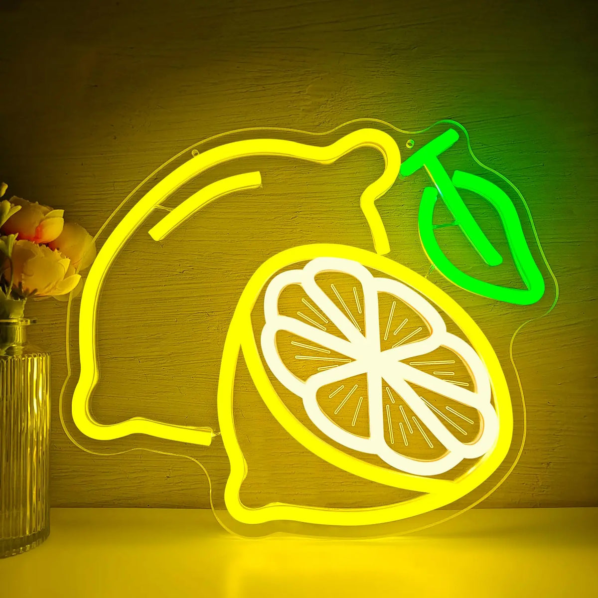 Rótulo neón de limón con aro y gajo, luz amarilla y detalles verdes para pared