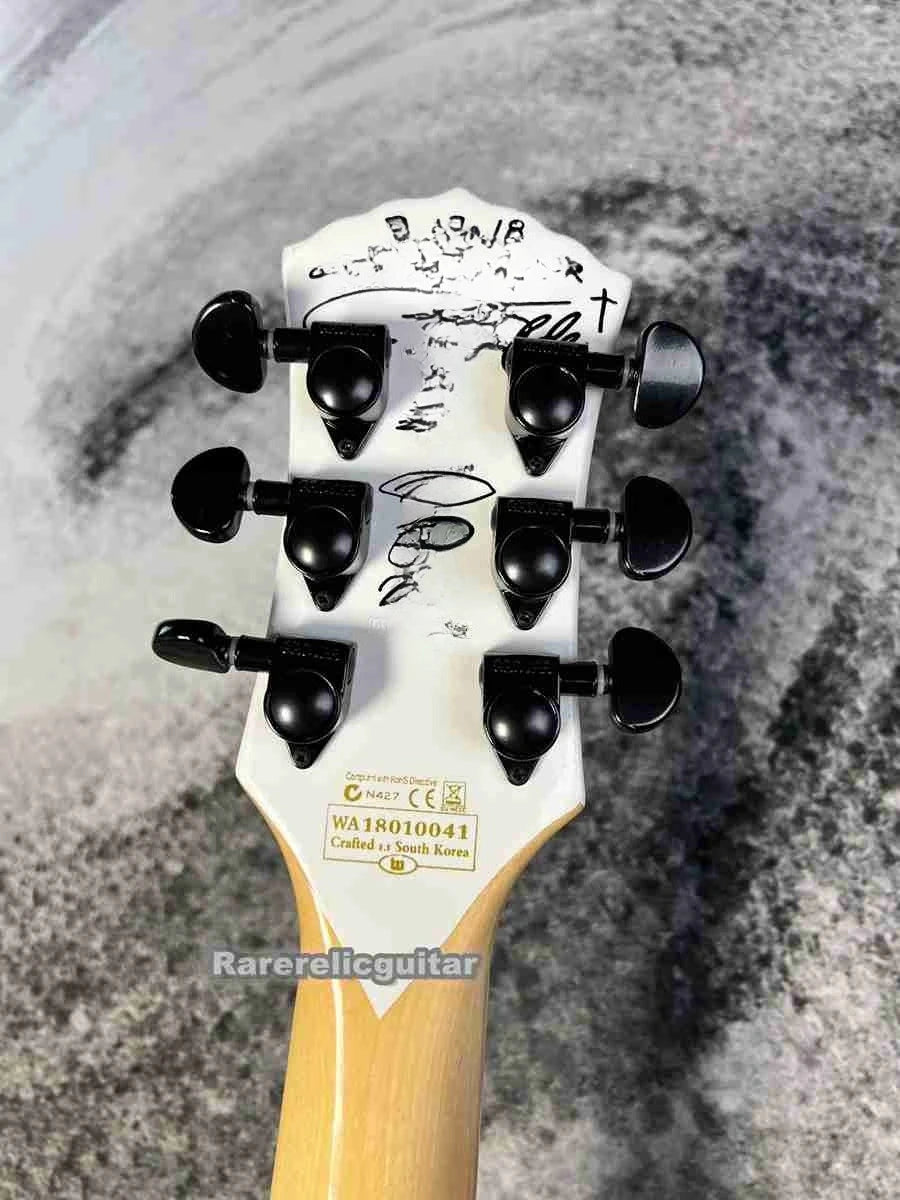 Guitarra eléctrica personalizada de 6 cuerdas, color blanco, Wylde Audio Doom Crew Inc., herrajes negros, pastillas EMG activas de China, caja de batería de 9V.