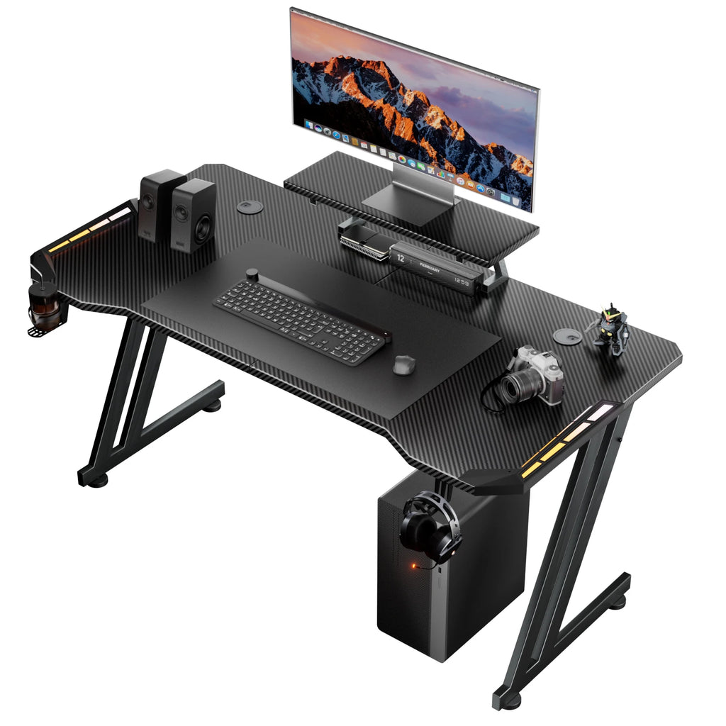 Escritorio para gaming con tablero negro, luces LED y soportes laterales