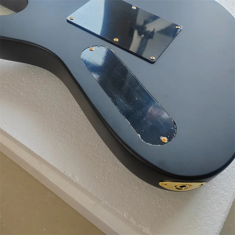 Guitarra Eléctrica de 6 Cuerdas Hecha a Mano con Acabado Mate y Diseño de Rayas Único para Guitarristas