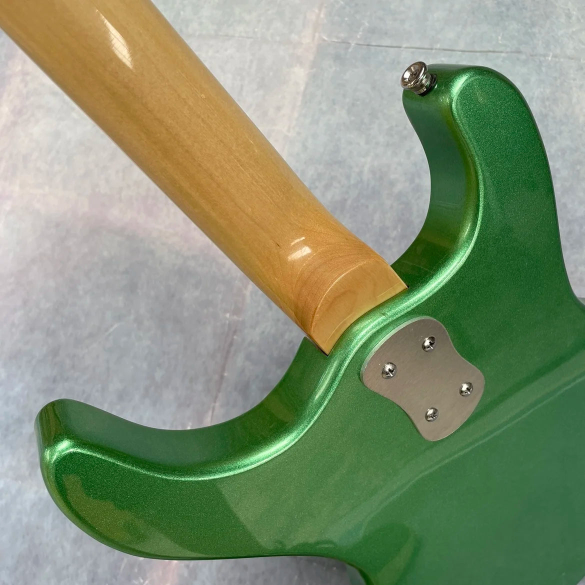 Guitarra eléctrica verde metálica, diapasón de palisandro, caoba, herrajes blancos, guitarra eléctrica, guitarra