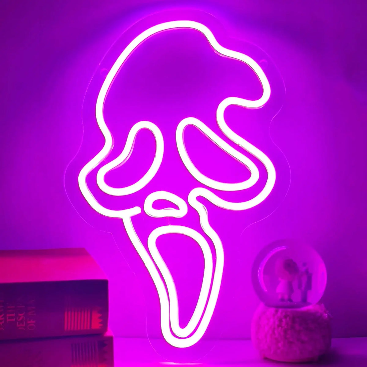 Letrero neón de calavera con luz rosa/morada, contorno detallado