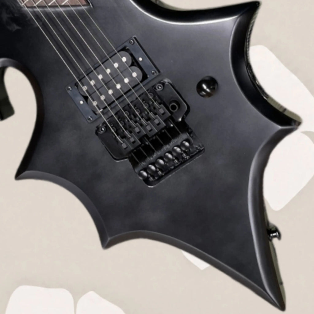 Guitarra eléctrica de color negro mate, 27 trastes, diseño angular con contornos artísticos, instrumento para tocar en un estilo de guitarra de gran impacto y para coleccionar.