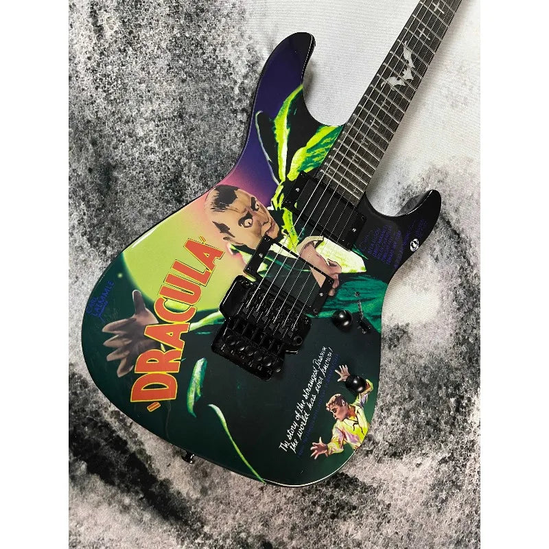 Guitarra eléctrica de cuerpo macizo Karloff KH-3 Vimpire, con pastillas activas, compartimento para batería de 9 V, puente Floyd Rose con sistema de vibrato y cejuela con sistema de bloqueo.