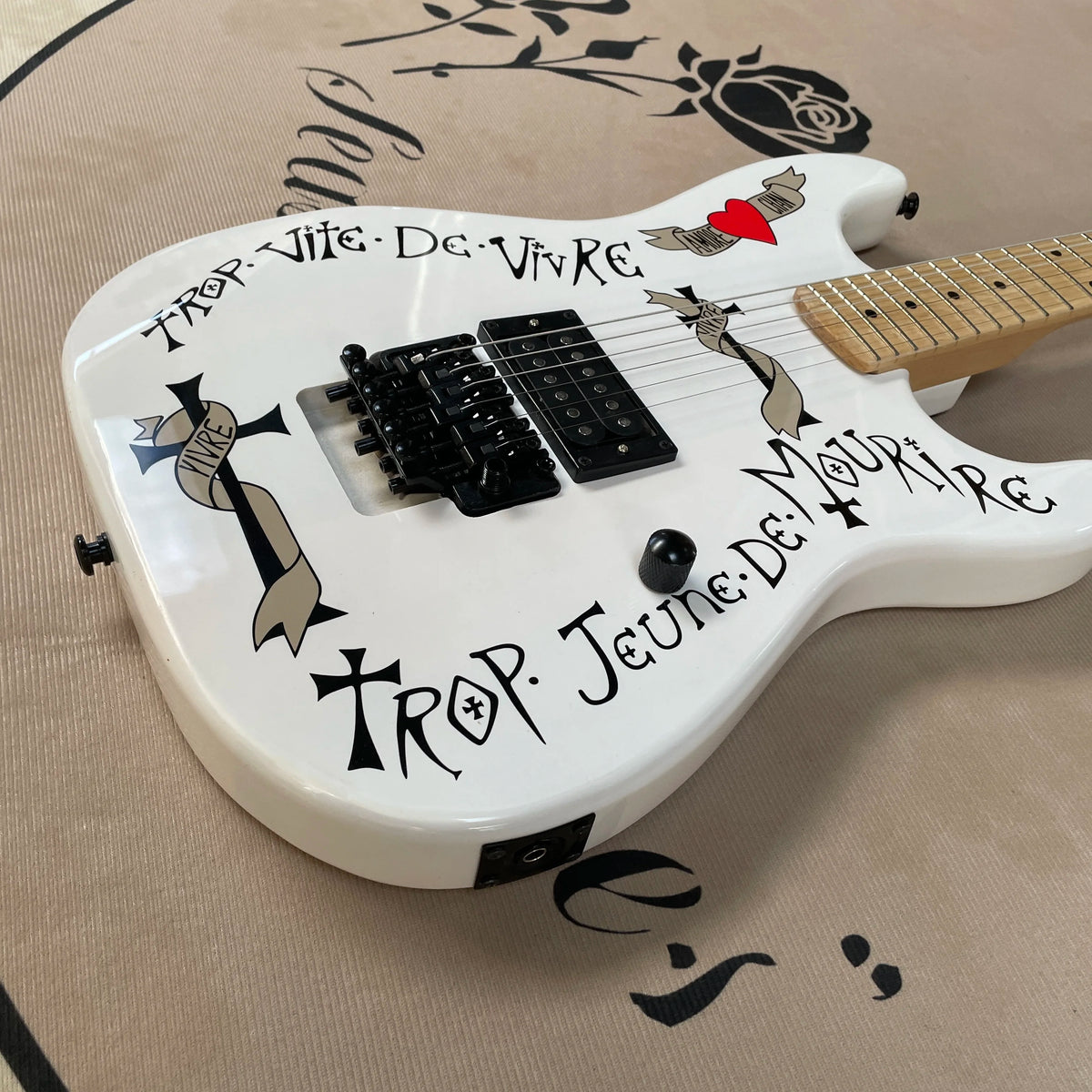 Guitarra eléctrica Floyd blanca de 6 cuerdas con diapasón de arce, guitarras de 22 trastes, hardware negro