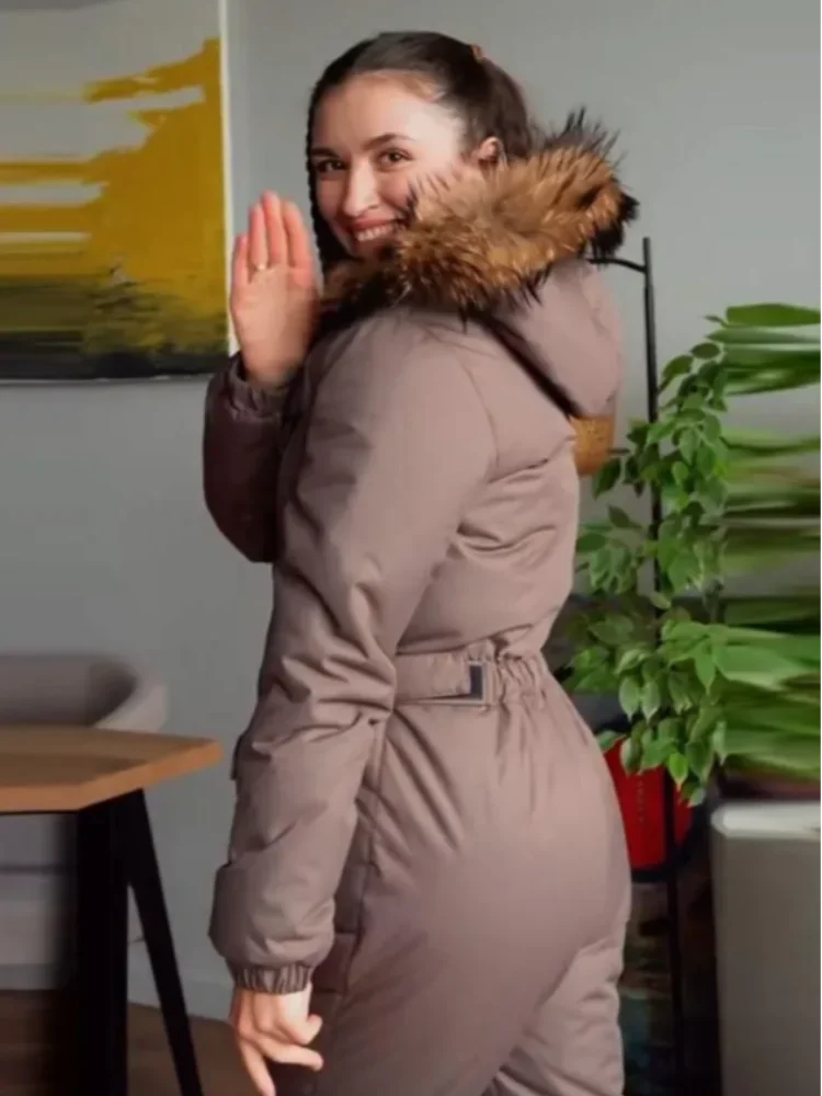Traje de esquí con capucha y detalles de piel, cuello alto, resistente al viento, con cremallera y cinturón, mono de snowboard para mujer, ropa de esquí nueva para 2026.