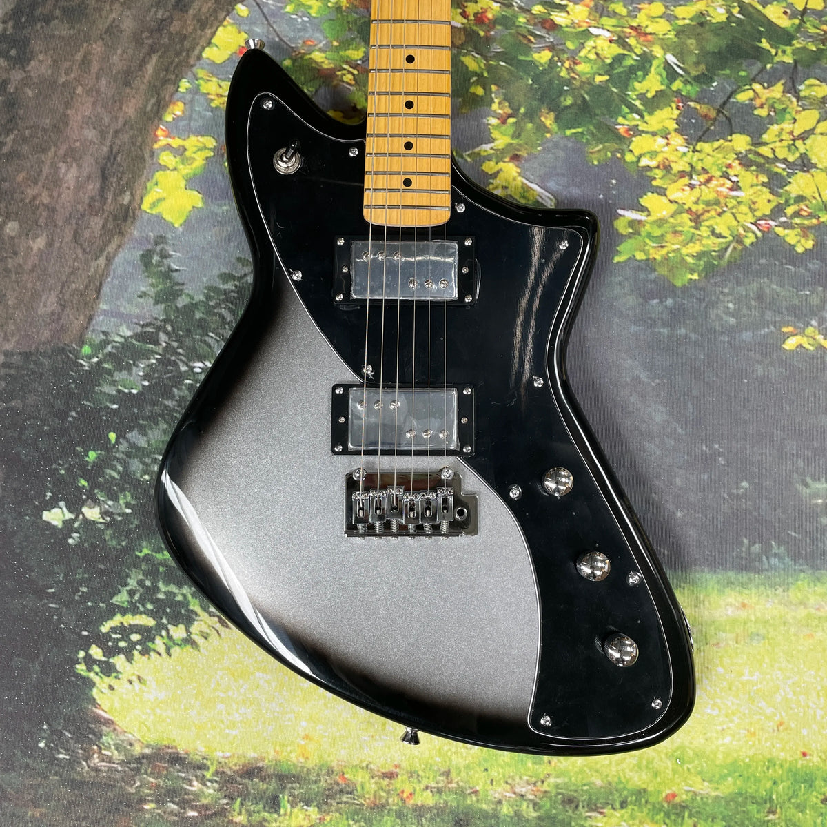 Guitarra eléctrica de 6 cuerdas, guitarra eléctrica de alto nivel estético con diapasón de arce en degradado plateado, guitarra eléctrica para toque rápido estilo rock.