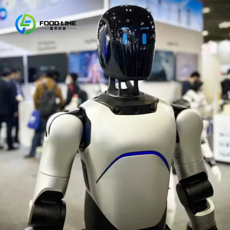 Robot humanoide blanco, cabeza negra y panel azul frontal, vista cercana del torso.