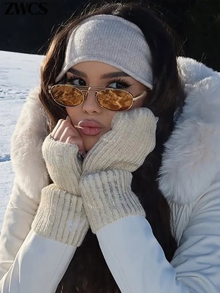 Monos de esquí con capucha a prueba de viento para mujer, traje de esquí plisado con cremallera cálida para Snowboard con cinturón, ropa de senderismo para señora nueva de invierno 2025