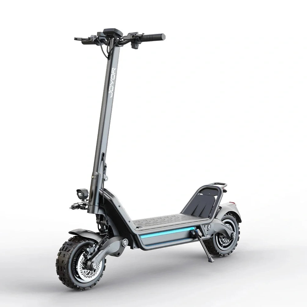 Patinete eléctrico plegable gris oscuro con franja azul, manillar abatible y apoyo lateral