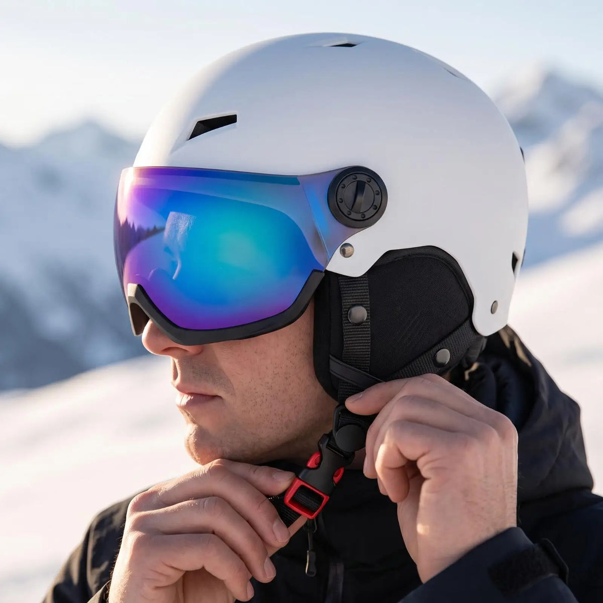 Casco de esquí para adultos con visera, carcasa de ABS y forro de EPS, equipo de protección para la cabeza para practicar snowboard, tanto para hombres como para mujeres, ideal para climas fríos.