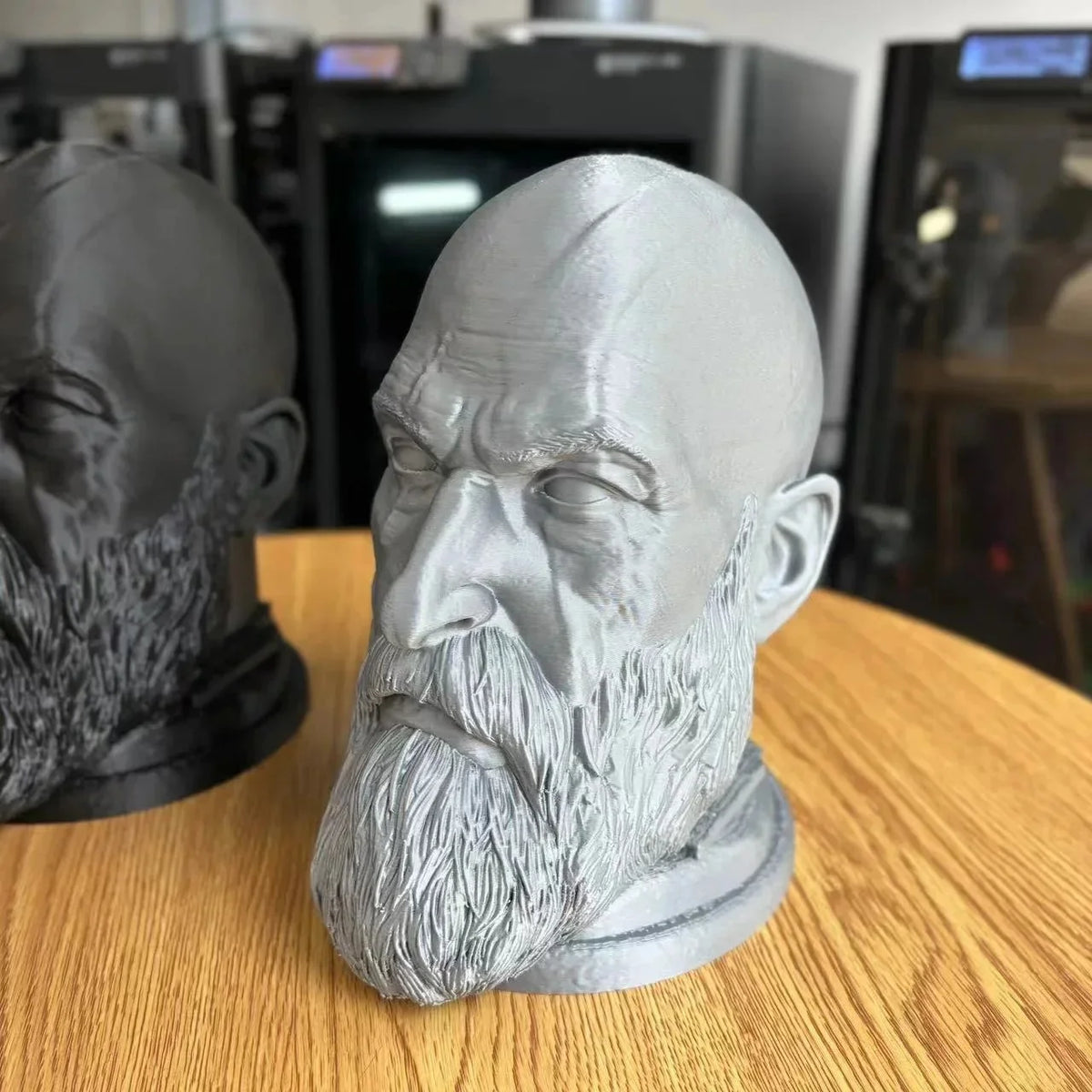Estatua de Kratos de God of War, soporte para auriculares, personajes de juego, figuras, juguete, modelo de cabeza para escritorio, soporte para auriculares de computadora