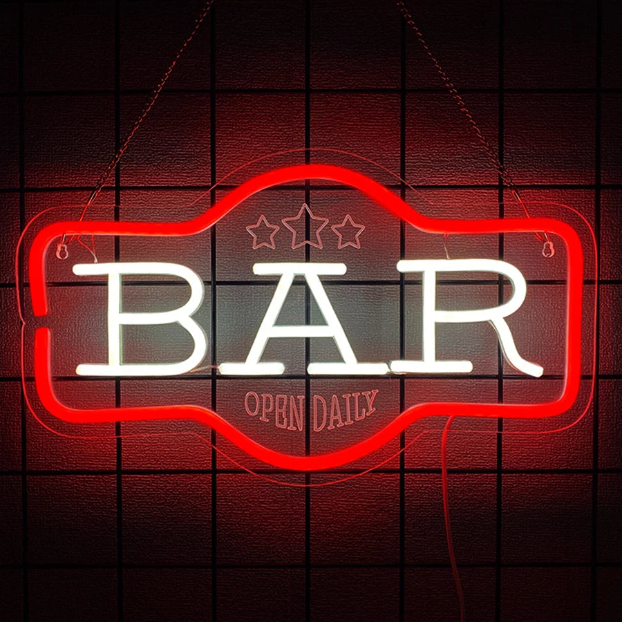 Cartel LED de neón con marco rojo y letras blancas “BAR” y texto “OPEN DAILY”