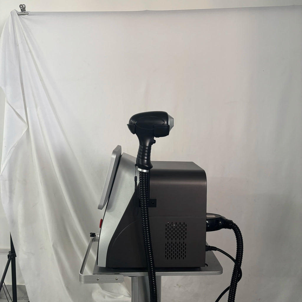 Máquina de Depilación Láser de Diodo Profesional Permanente Alexandrite de 5000W con 3 Longitudes de Onda, Titanio Frío, 808 755 1064nm para Salón