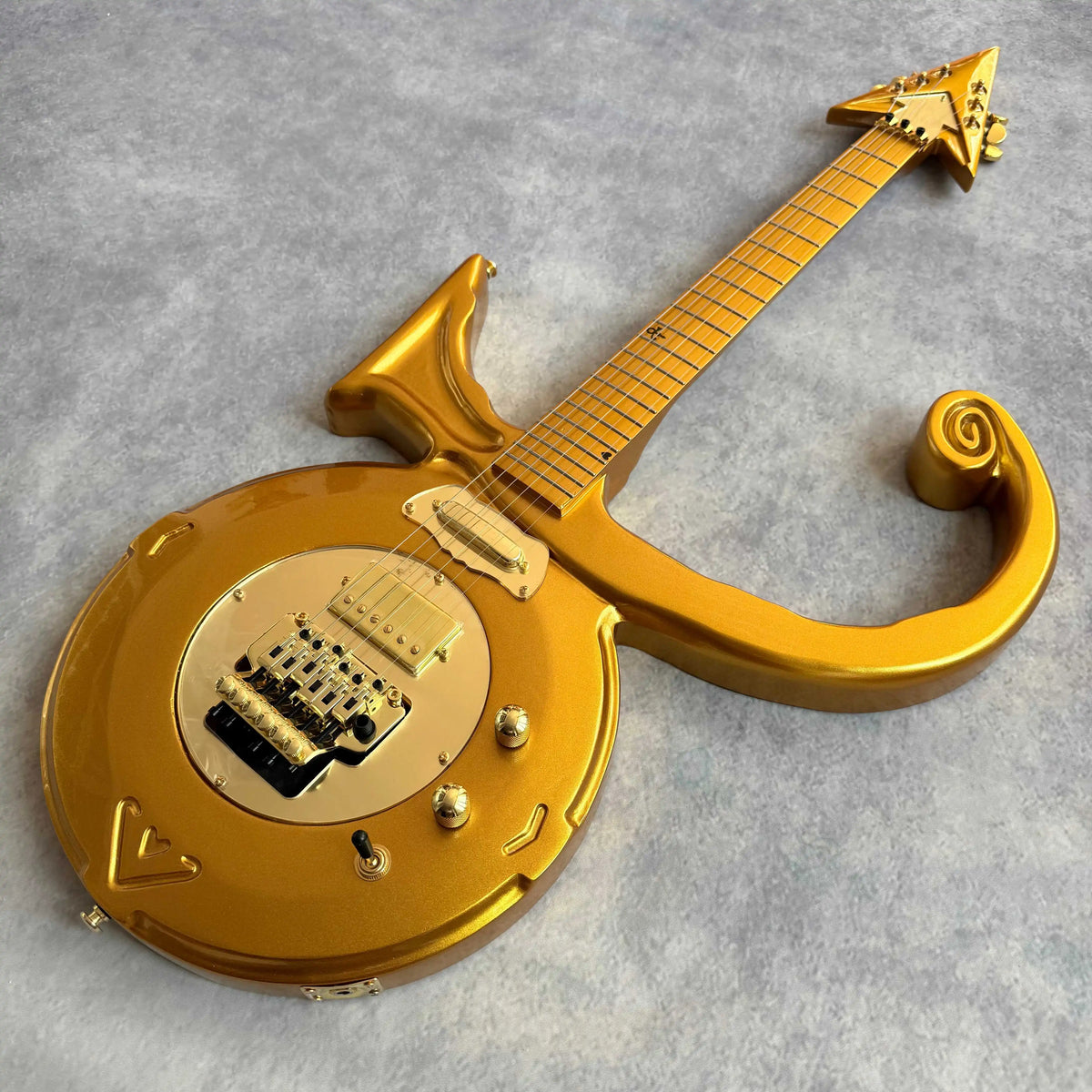 Guitarra eléctrica Gold Prince, cuerpo macizo, sin trastes en el diapasón, herrajes dorados, sistema de trémolo con una sola pastilla y una pastilla doble, guitarra de rock.