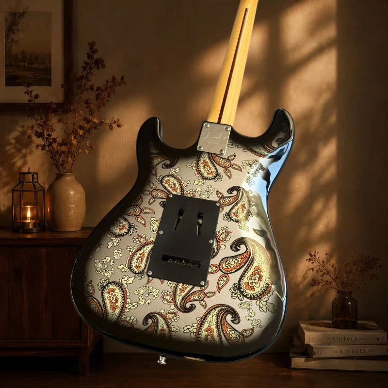 Guitarra eléctrica STS con patrón paisley, pastillas HSS, mástil de arce, incrustaciones con forma de estrella, trémolo flotante, cuerpo macizo. Envío gratuito.