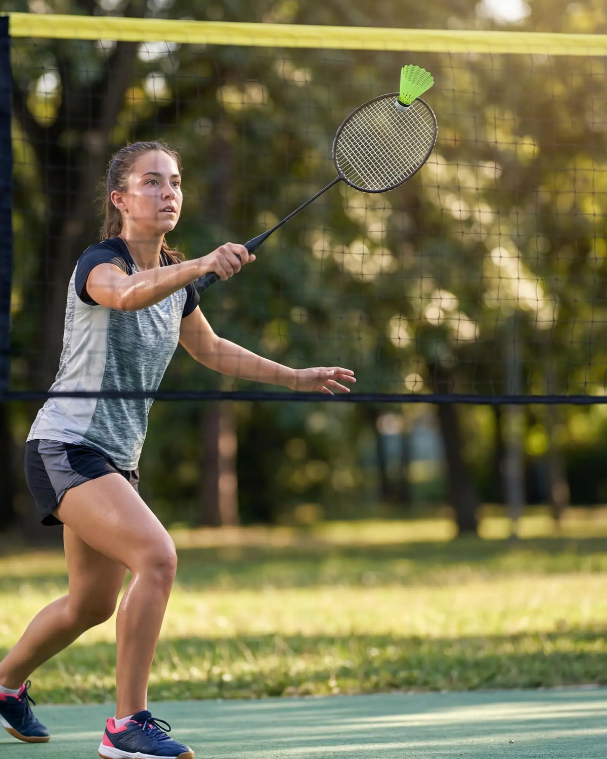Juego de red de bádminton y pickleball ajustable en altura de 5,1 m – Portátil con bolsa, incl. 2 raquetas, 2 palas, 3 pelotas – Ideal para jardín, playa y actividades al aire libre