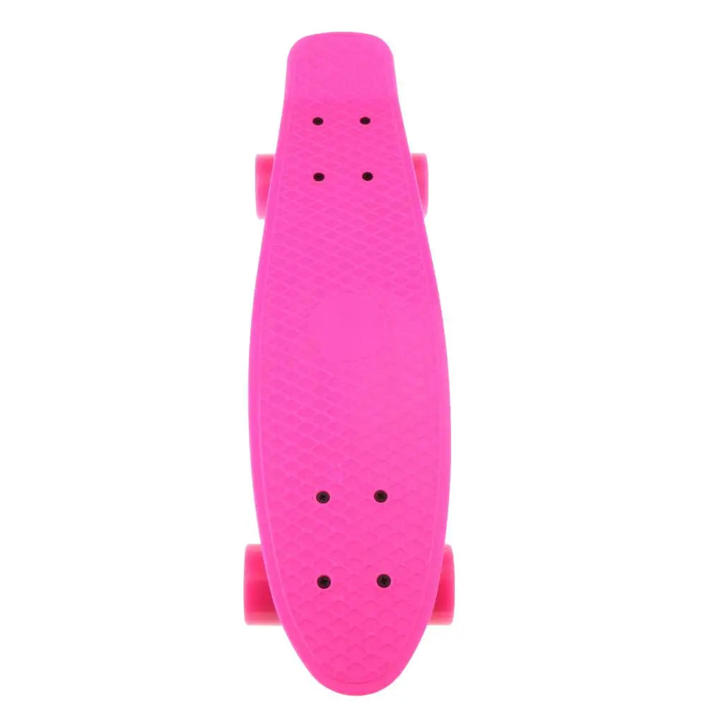Patineta infantil tipo «cruiser», de 22 pulgadas, modelo mini, ideal para principiantes. Tabla de plástico con ejes de aluminio para un paseo seguro.