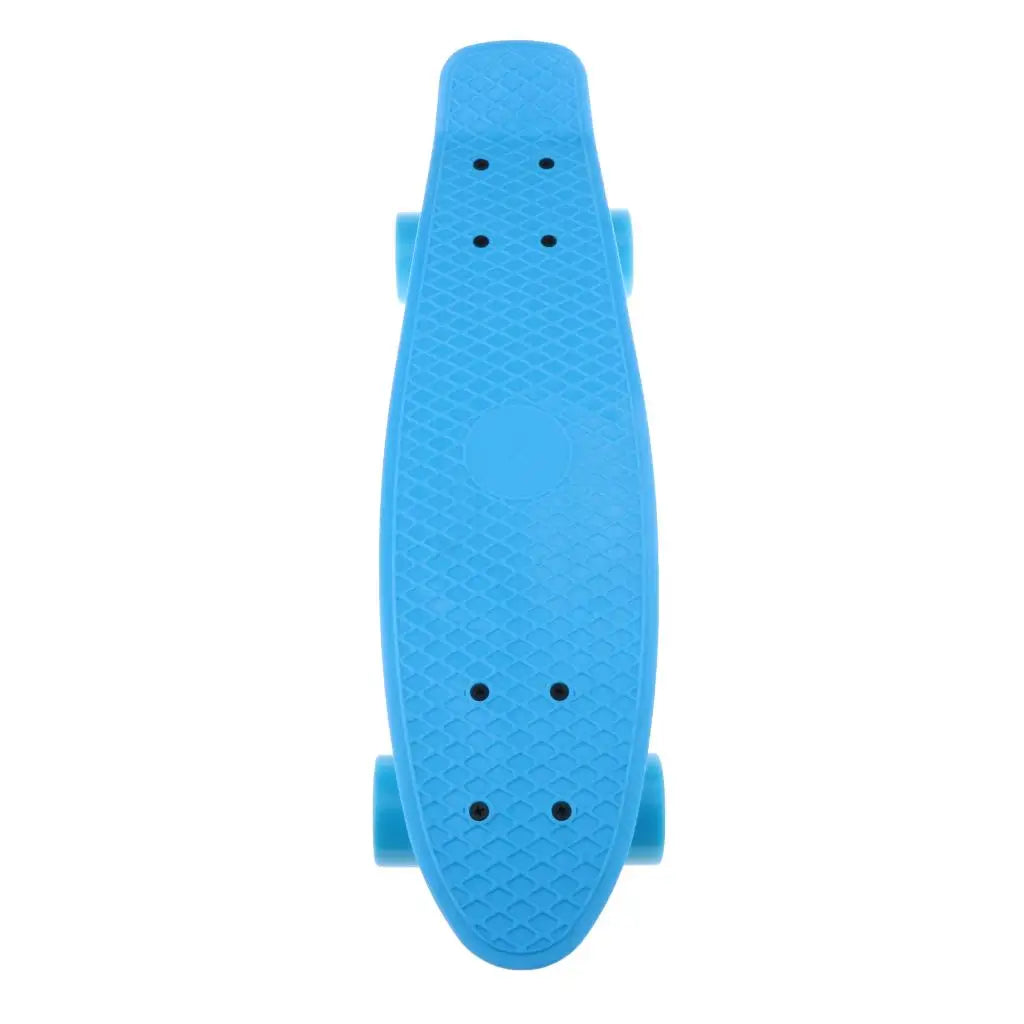 Patineta infantil tipo «cruiser», de 22 pulgadas, modelo mini, ideal para principiantes. Tabla de plástico con ejes de aluminio para un paseo seguro.