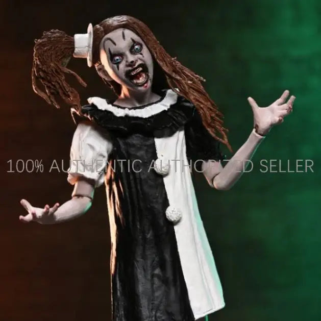 100 % originales, figuras de acción a escala de 7 pulgadas de la colección Terrifier 2 de NECA Toys: The Ultimate Art, con los personajes The Clown y The Little Pale Girl. Paquete de 2 figuras.