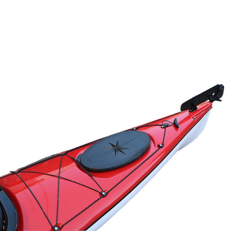 Canoa de plástico individual de carreras barata y liviana para una persona sentada en kayak deportivo