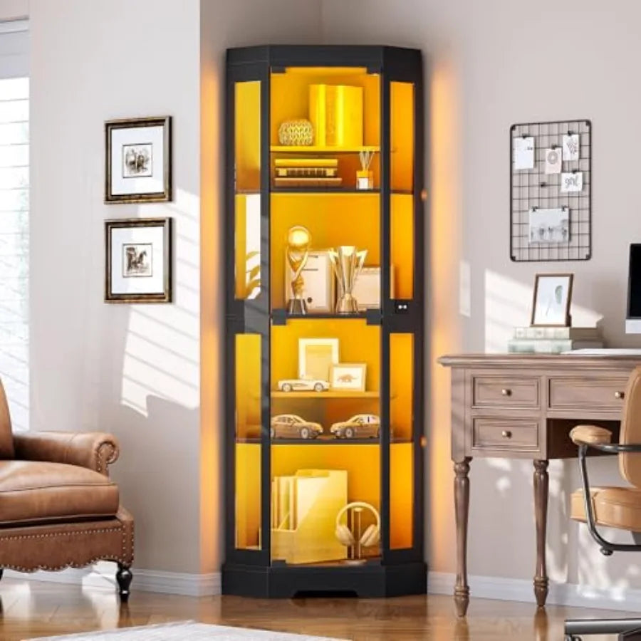 Vitrina esquinera negra con luz LED cálida y puertas de vidrio templado en sala.