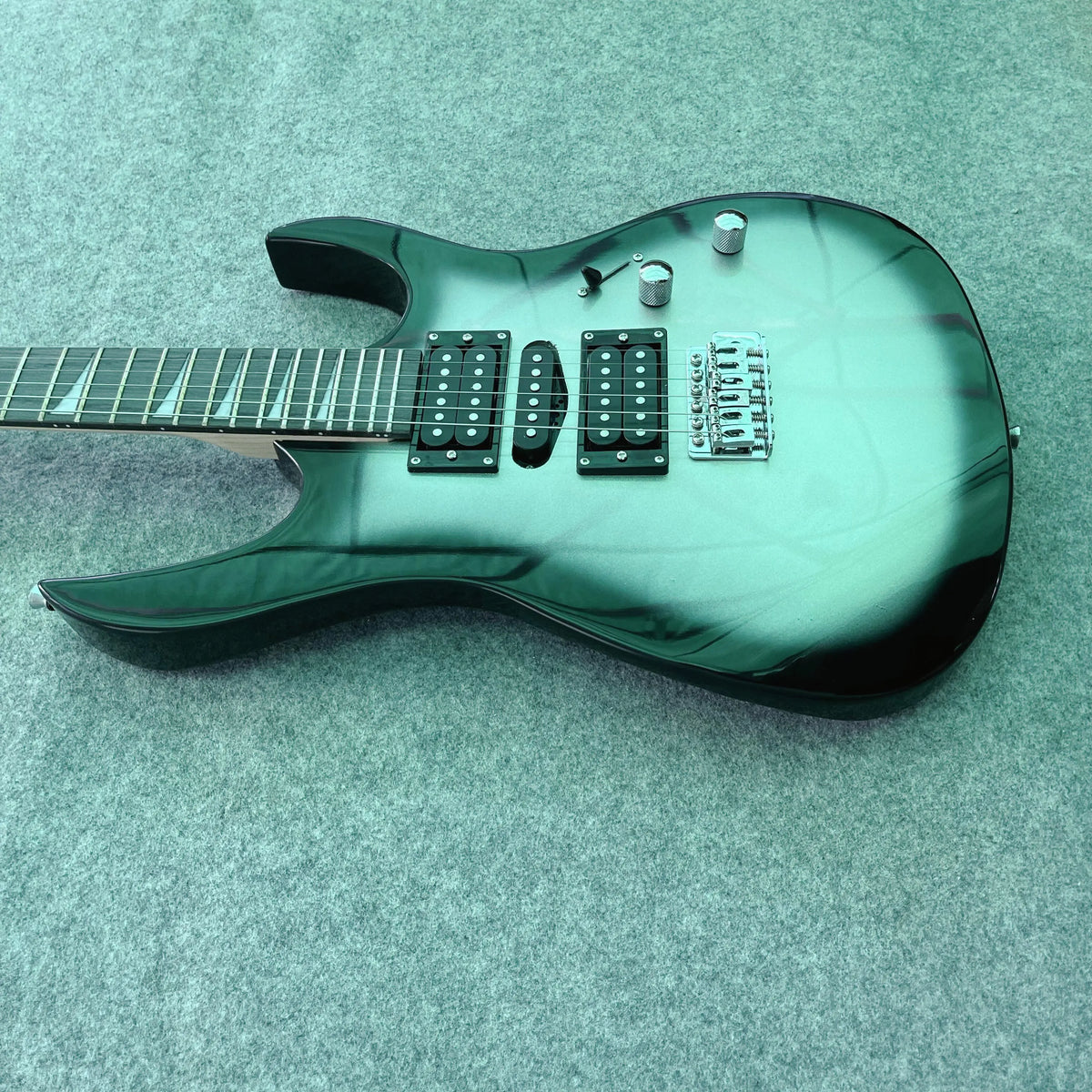 Estilo clásico 170 Guitarra eléctrica Círculo negro Guitarra plateada Práctica de rendimiento profesional