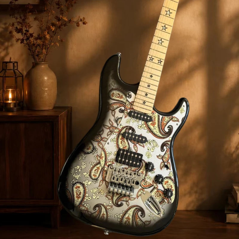 Guitarra eléctrica STS con patrón paisley, pastillas HSS, mástil de arce, incrustaciones con forma de estrella, trémolo flotante, cuerpo macizo. Envío gratuito.