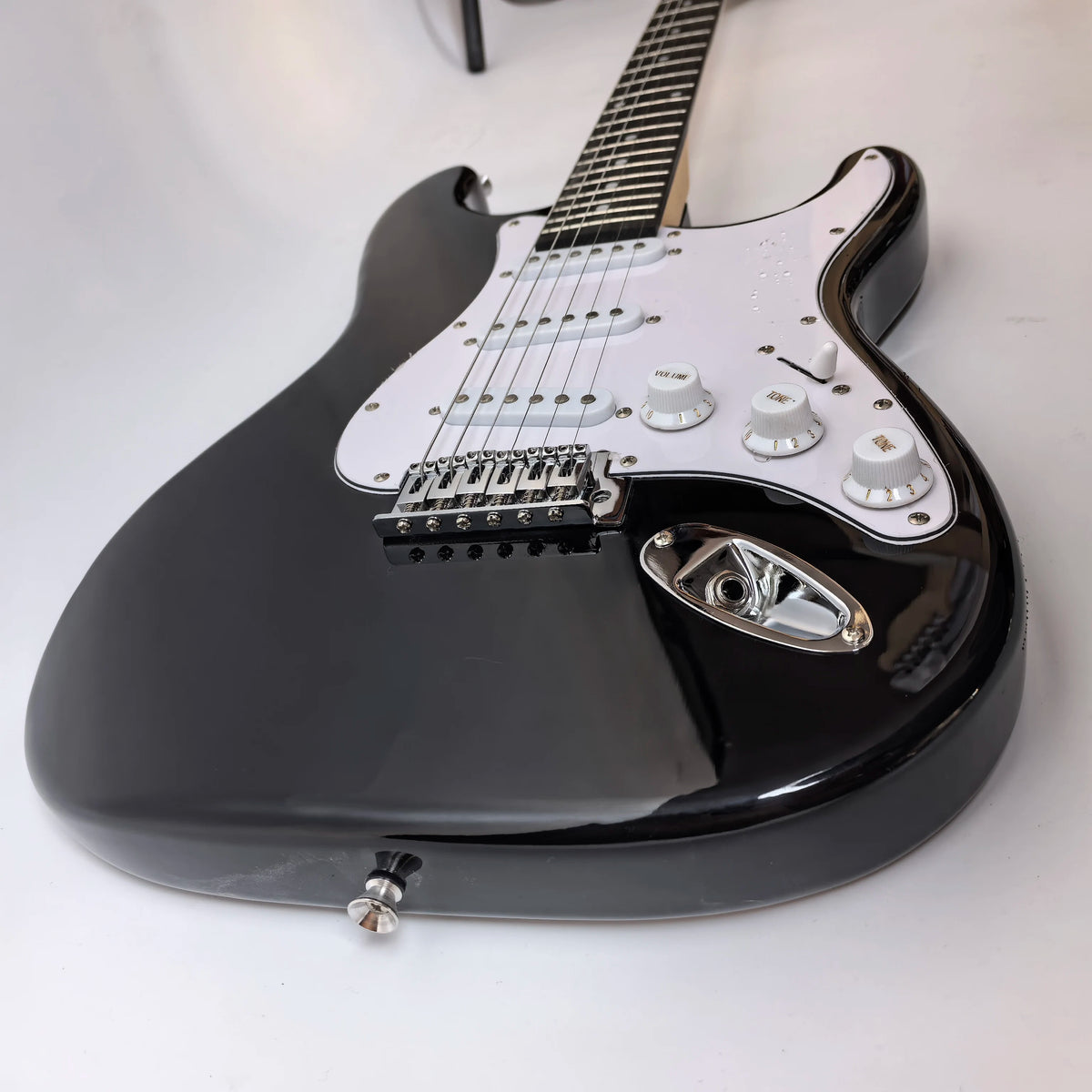 Guitarra eléctrica negra, disponible en stock. ¡Envío rápido! Última oportunidad: ¡solo quedan 4!