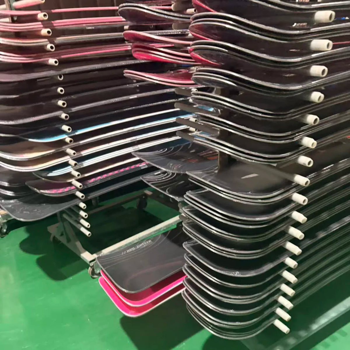 Servicios ODM de EM, Precio al por Mayor, Certificación CE, Tabla de Snowboard de Madera Personalizable para Todas las Montañas, Diseño de Logotipo, MOQ Bajo, Fabricante
