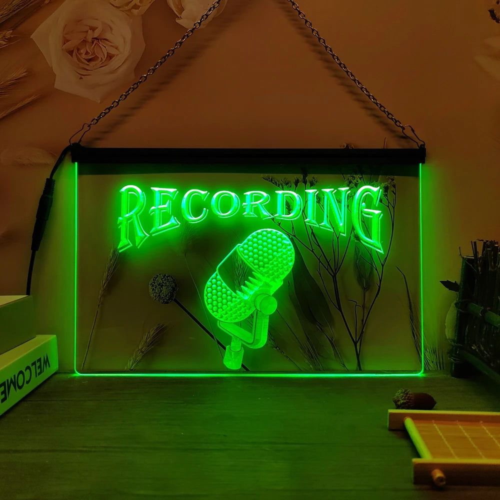 Letrero LED neón colgante «RECORDING» y micrófono, luz verde.